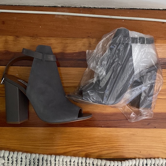 NIB Steve Madden Peep Toe Heels - Picture 3 of 6
